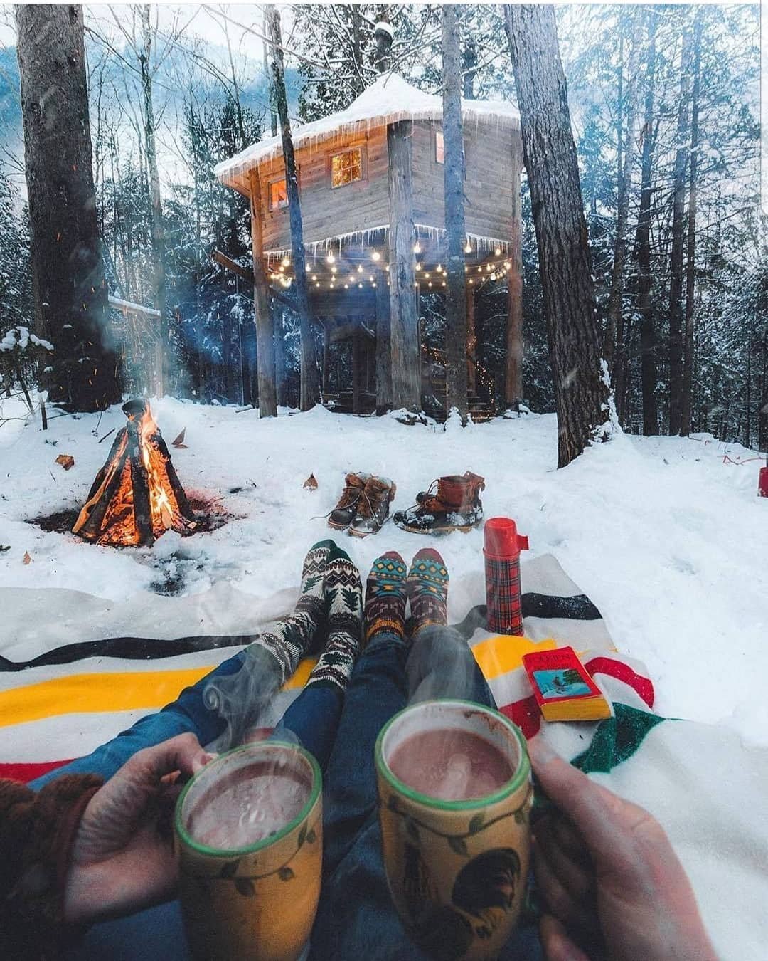 couple drinking coffee